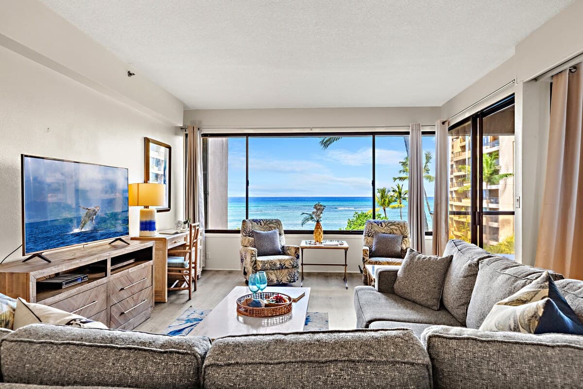 Condo in Lahaina · ★4.6 · 3 bedrooms · 5 beds · 2 baths - Photo 3