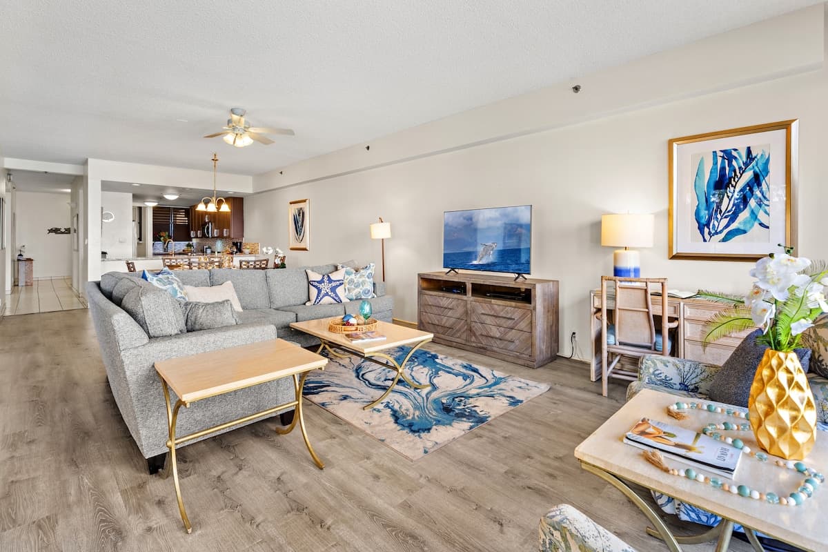 Condo in Lahaina · ★4.6 · 3 bedrooms · 5 beds · 2 baths - Photo 2