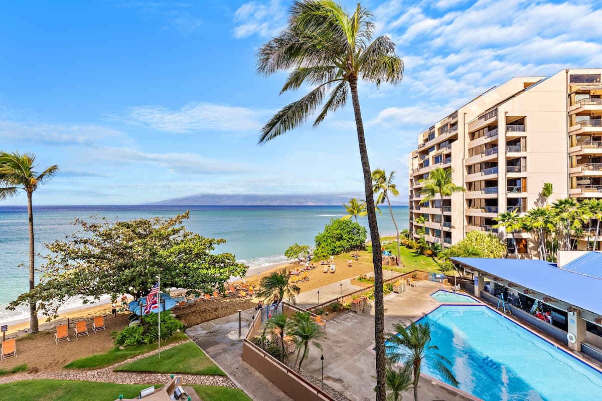 Condo in Lahaina · ★4.6 · 3 bedrooms · 5 beds · 2 baths - Photo 1