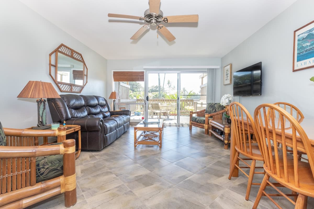 Condo in Lahaina · ★4.95 · 2 bedrooms · 3 beds · 2 baths - Photo 4