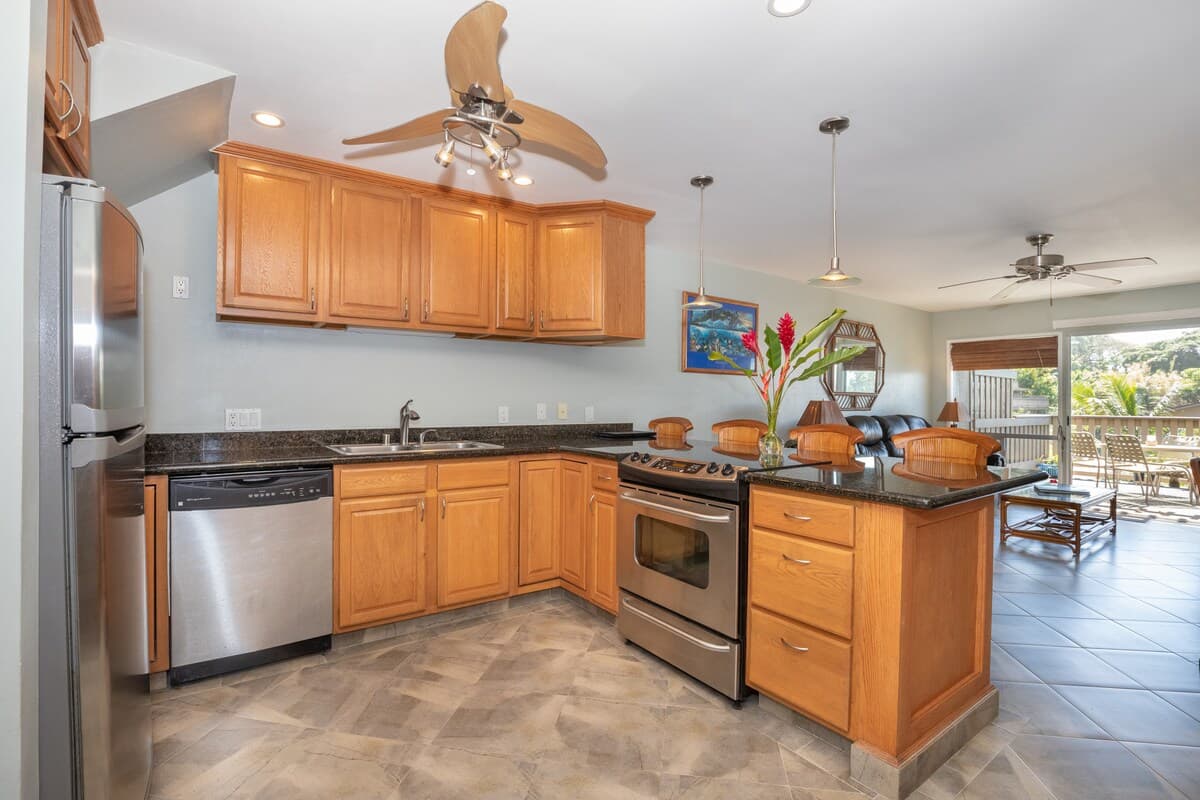 Condo in Lahaina · ★4.95 · 2 bedrooms · 3 beds · 2 baths - Photo 2