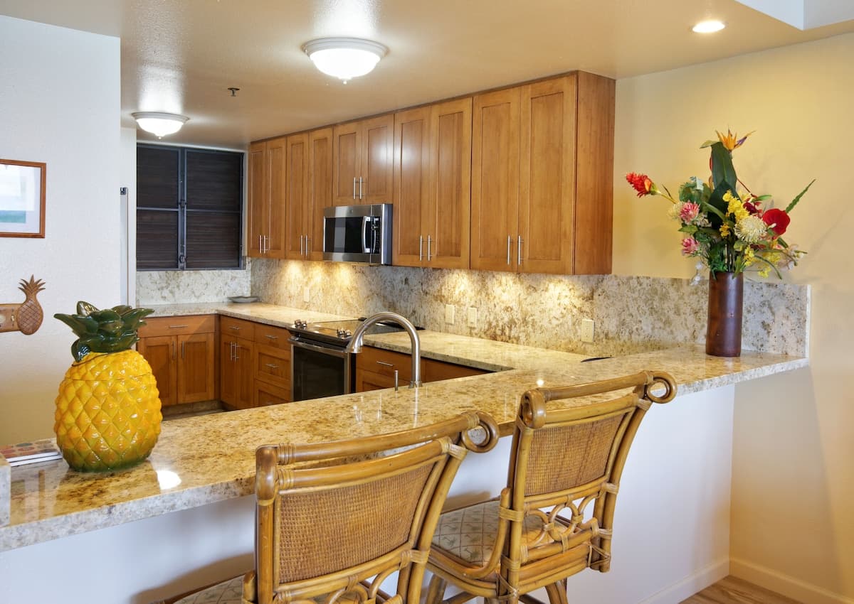 Condo in Lahaina · ★5.0 · 2 bedrooms · 3 beds · 2 baths - Photo 5