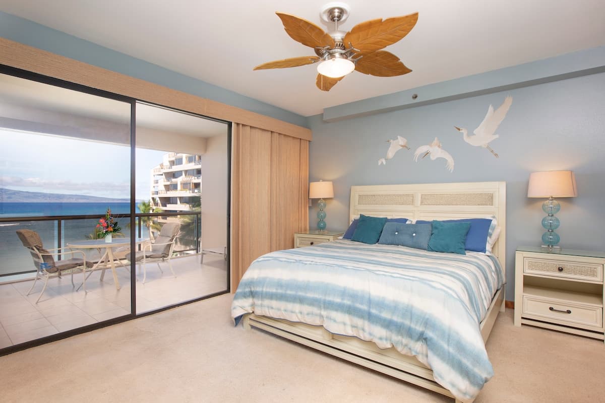 Condo in Lahaina · ★5.0 · 2 bedrooms · 4 beds · 2 baths - Photo 4