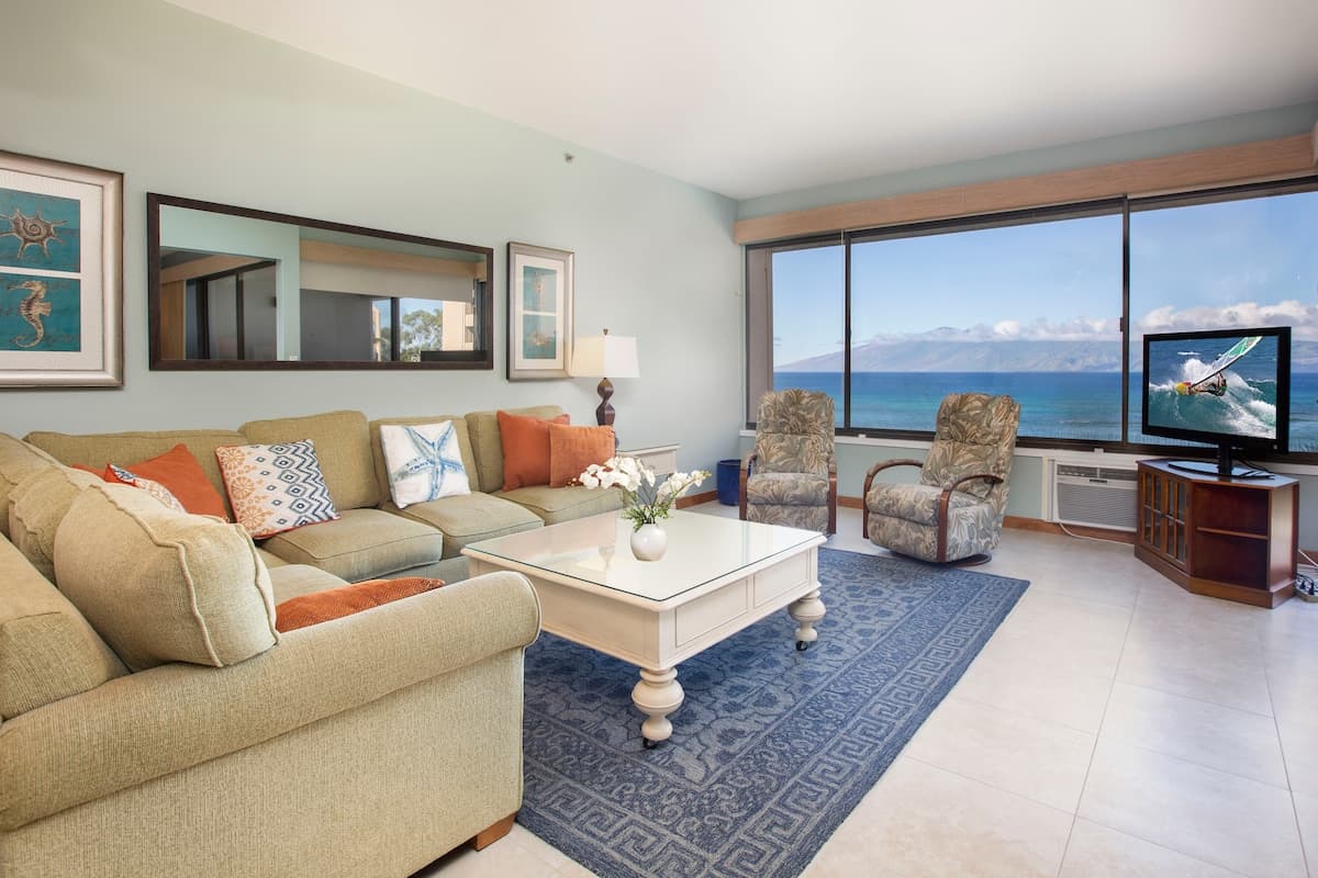 Condo in Lahaina · ★5.0 · 2 bedrooms · 4 beds · 2 baths - Photo 1