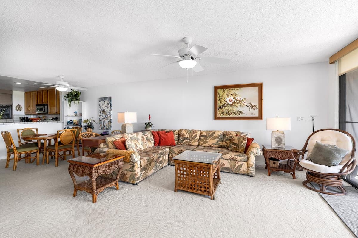 Condo in Kailua-Kona · ★4.63 · 2 bedrooms · 2 beds · 2 baths - Photo 5