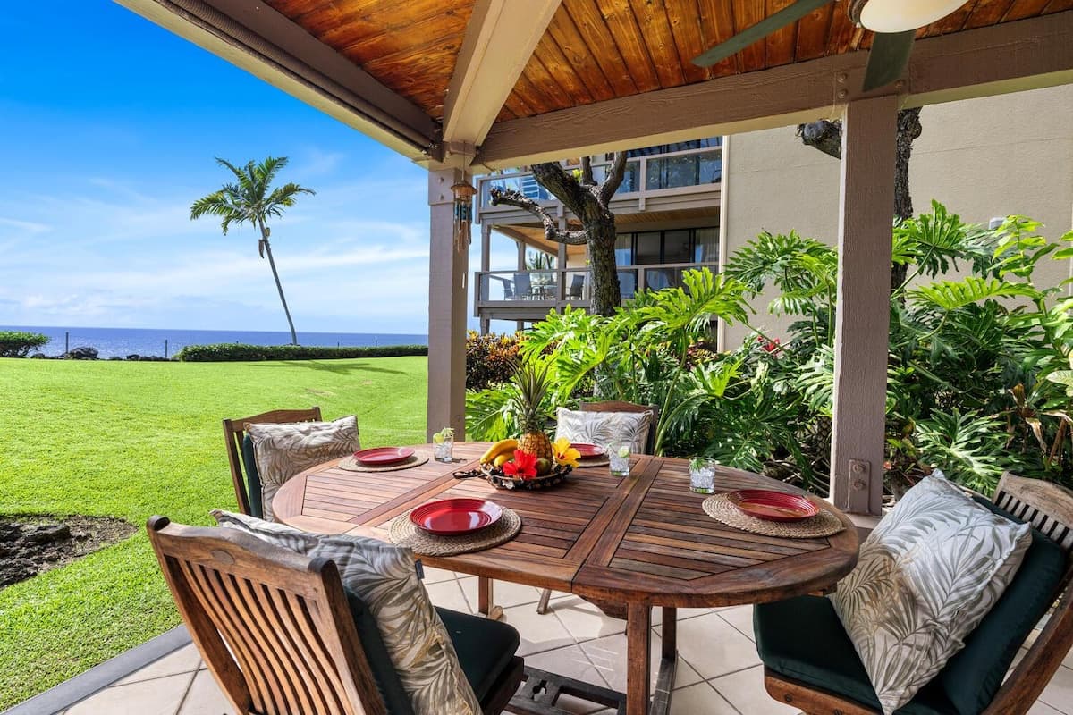 Condo in Kailua-Kona · ★4.63 · 2 bedrooms · 2 beds · 2 baths - Photo 3