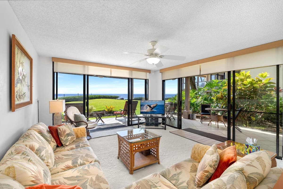 Condo in Kailua-Kona · ★4.63 · 2 bedrooms · 2 beds · 2 baths - Photo 4