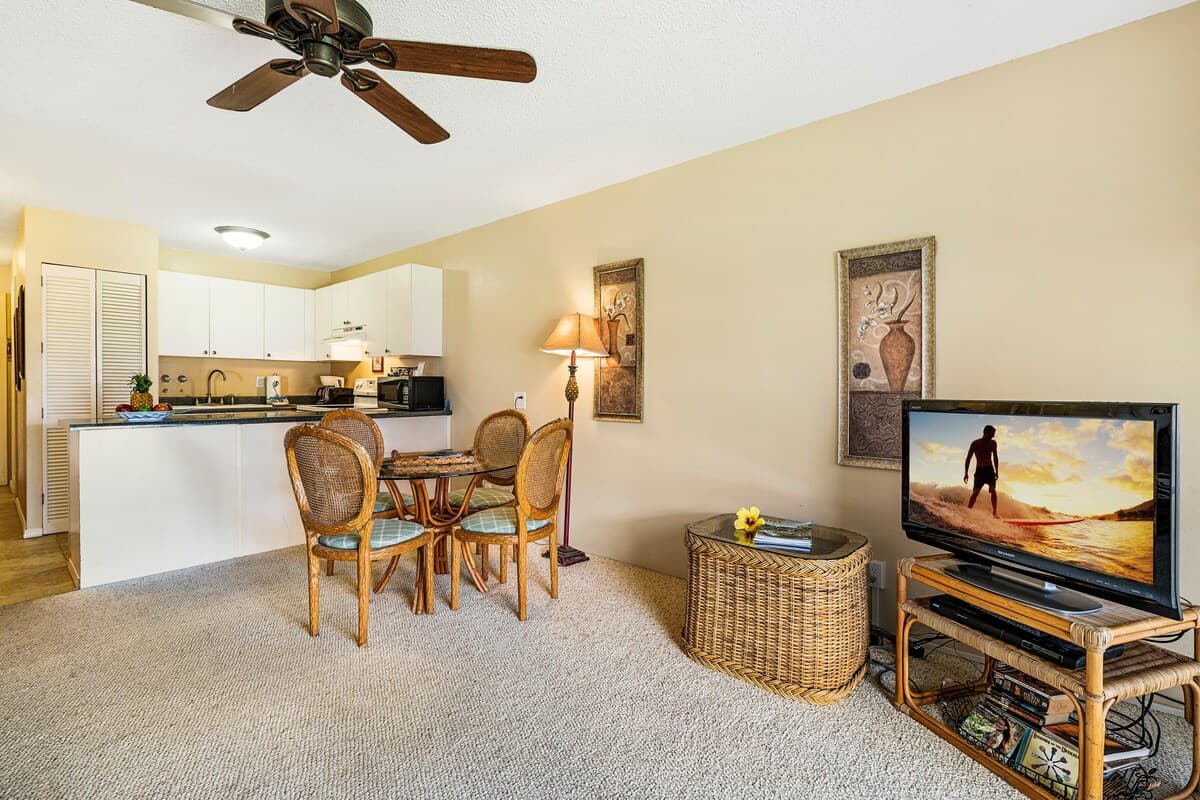 Condo in Kailua-Kona · ★4.5 · 1 bedroom · 2 beds · 1 private bath - Photo 5