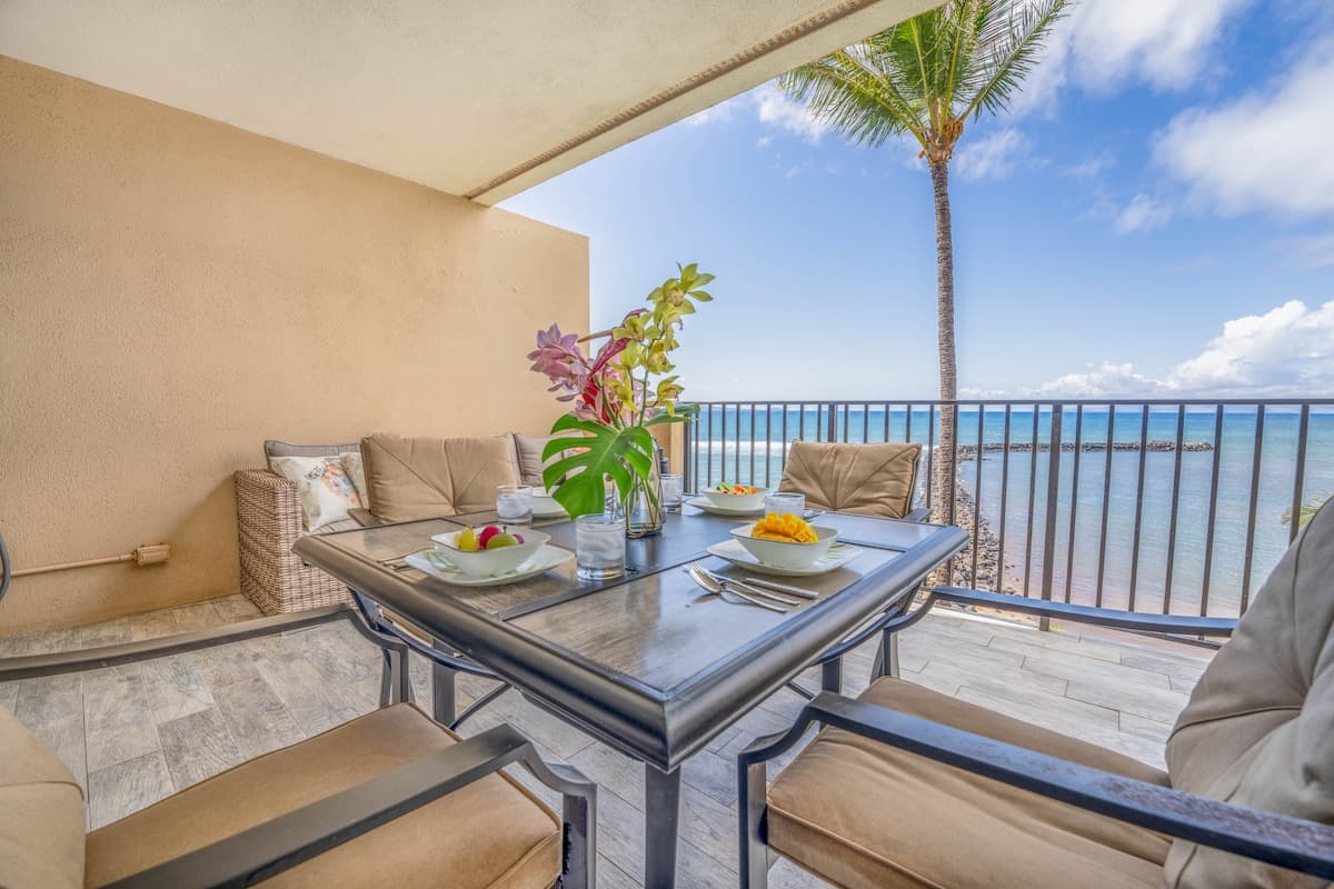 Condo in Wailuku · ★4.87 · 1 bedroom · 2 beds · 1 bath - Photo 4