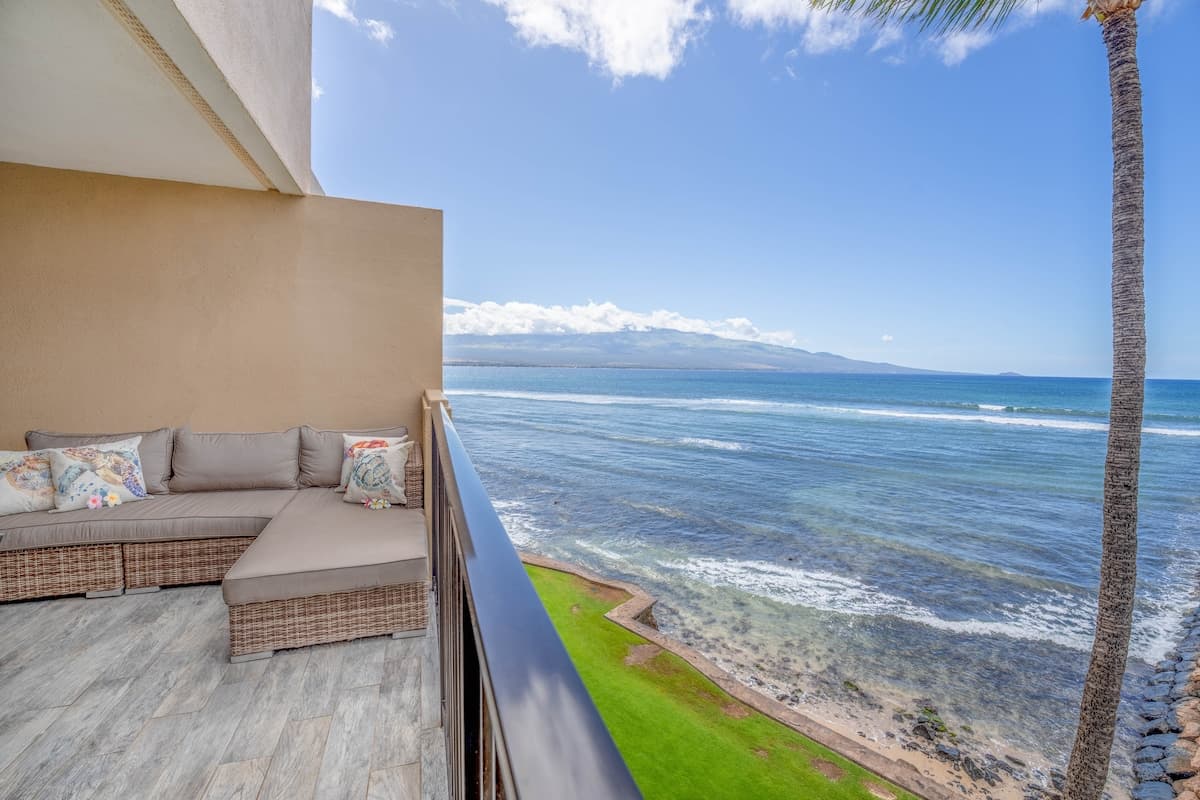 Condo in Wailuku · ★4.87 · 1 bedroom · 2 beds · 1 bath - Photo 1