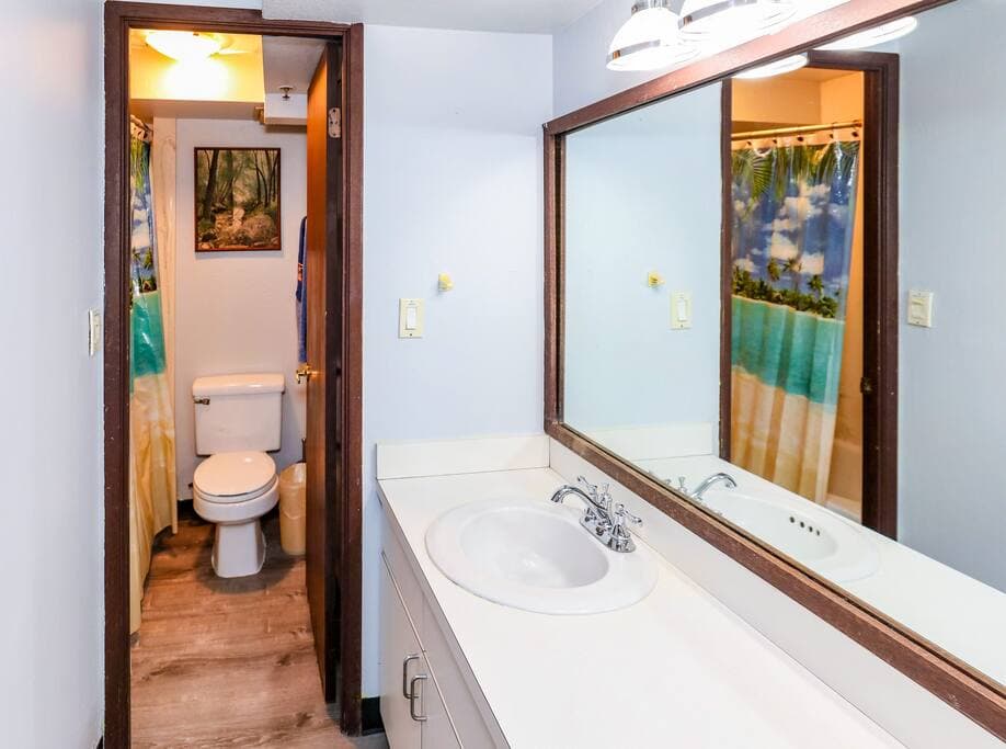 Condo in Honolulu · ★4.36 · 2 bedrooms · 4 beds · 2 private baths - Photo 2