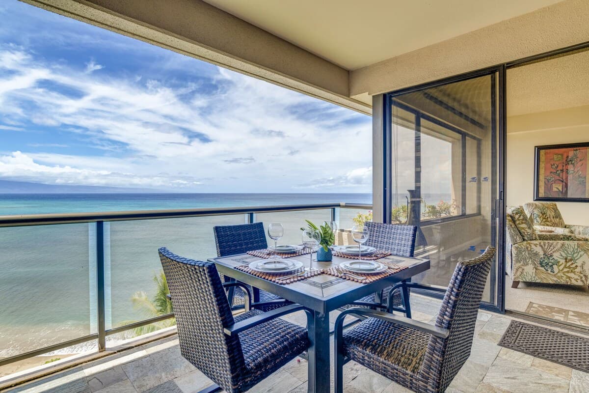 Condo in Lahaina · ★4.89 · 2 bedrooms · 3 beds · 2 private baths - Photo 3