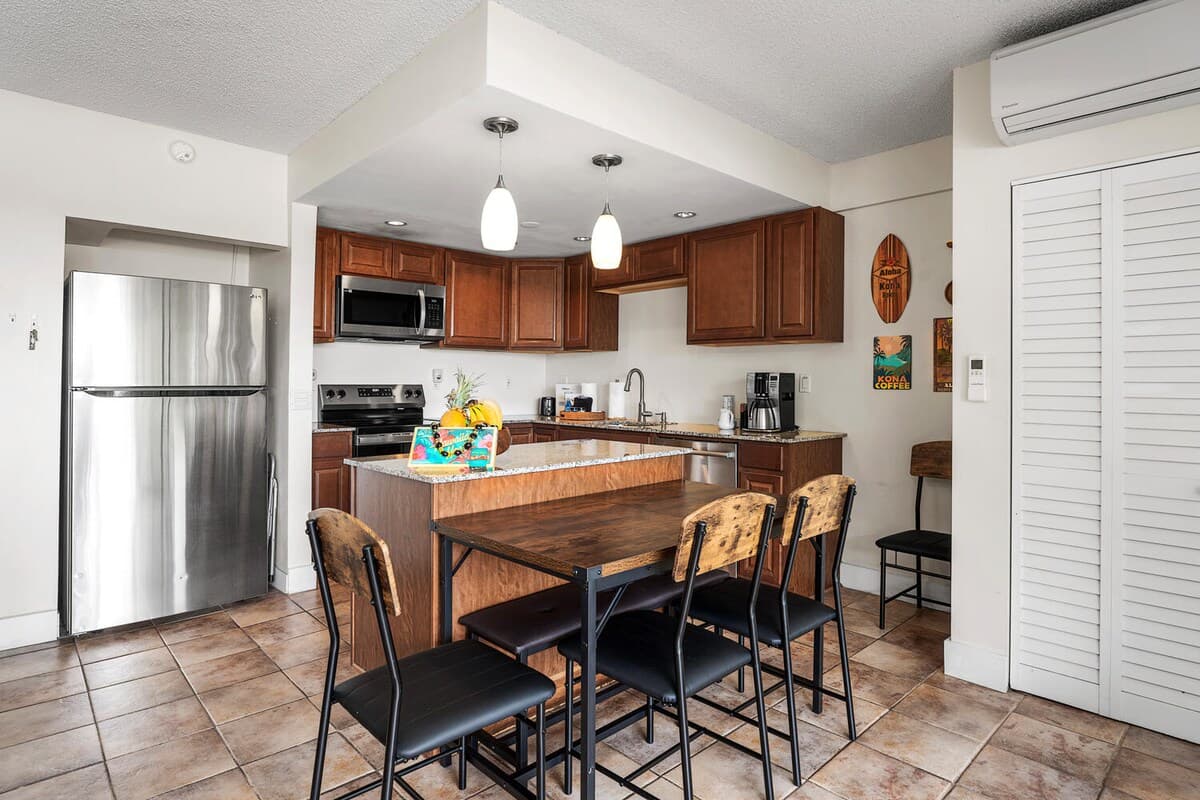 Condo in Kailua-Kona · ★4.67 · 2 bedrooms · 3 beds · 2 baths - Photo 4