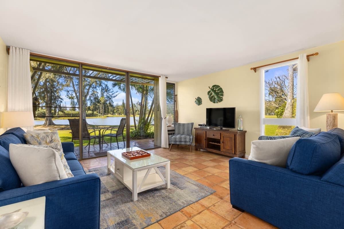 Home in Kahuku · ★4.8 · 3 bedrooms · 5 beds · 3 private baths - Photo 4