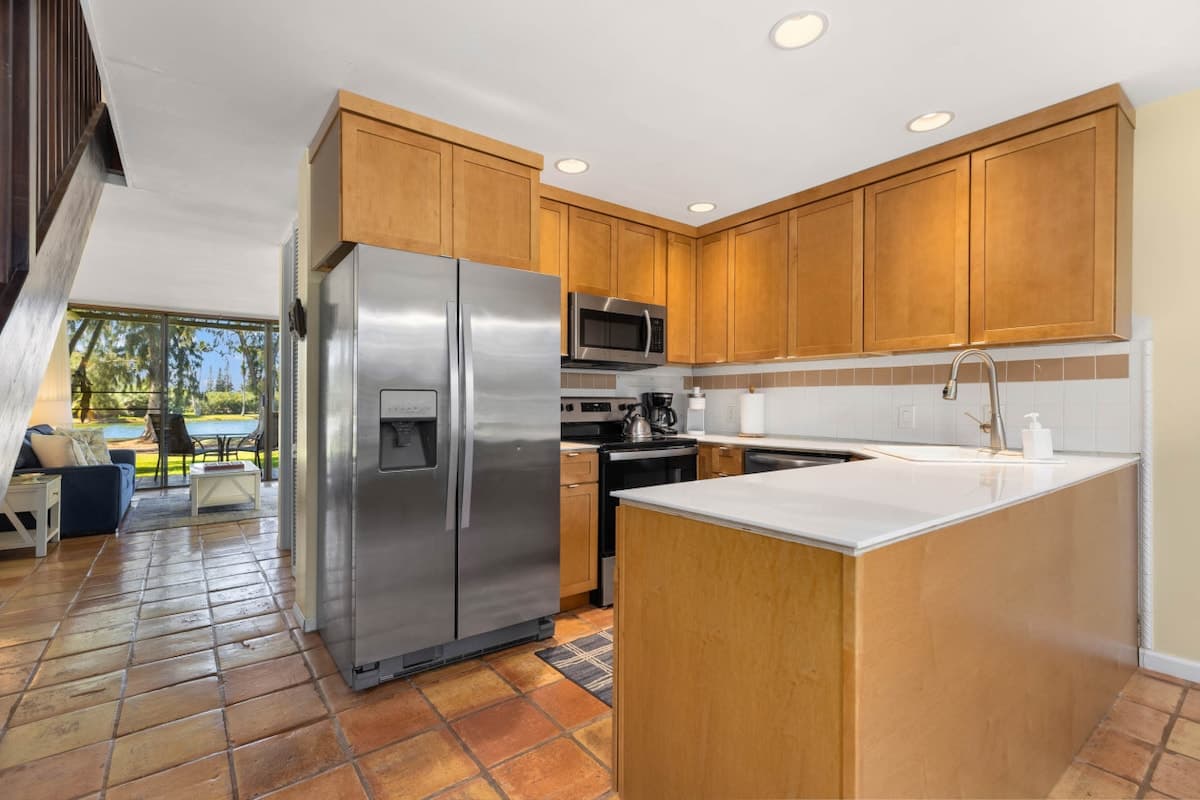 Home in Kahuku · ★4.8 · 3 bedrooms · 5 beds · 3 private baths - Photo 3