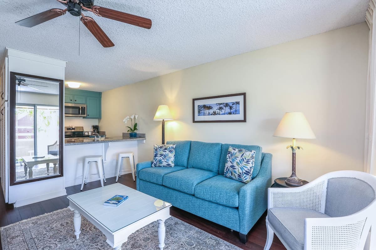Condo in Kapaa · ★4.8 · 1 bedroom · 1 bed · 1 shared bath - Photo 2