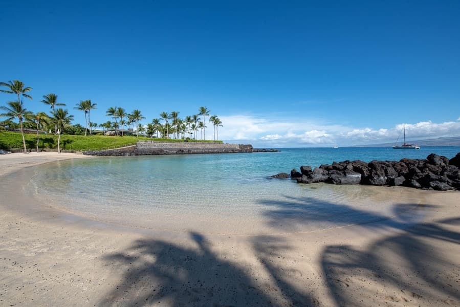 Home in Waimea · ★4.8 · 4 bedrooms · 5 beds · 4.5 baths - Photo 2