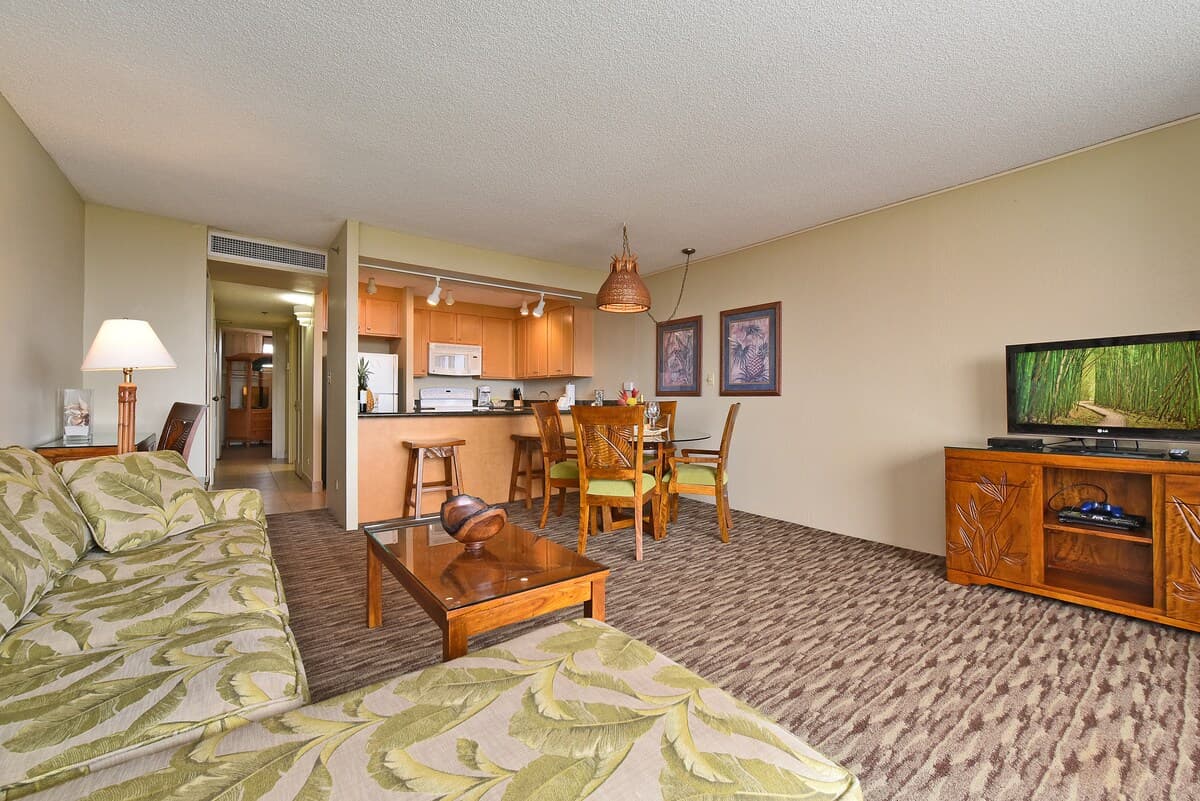 Condo in Lahaina · ★4.63 · 1 bedroom · 2 beds · 1 bath - Photo 4
