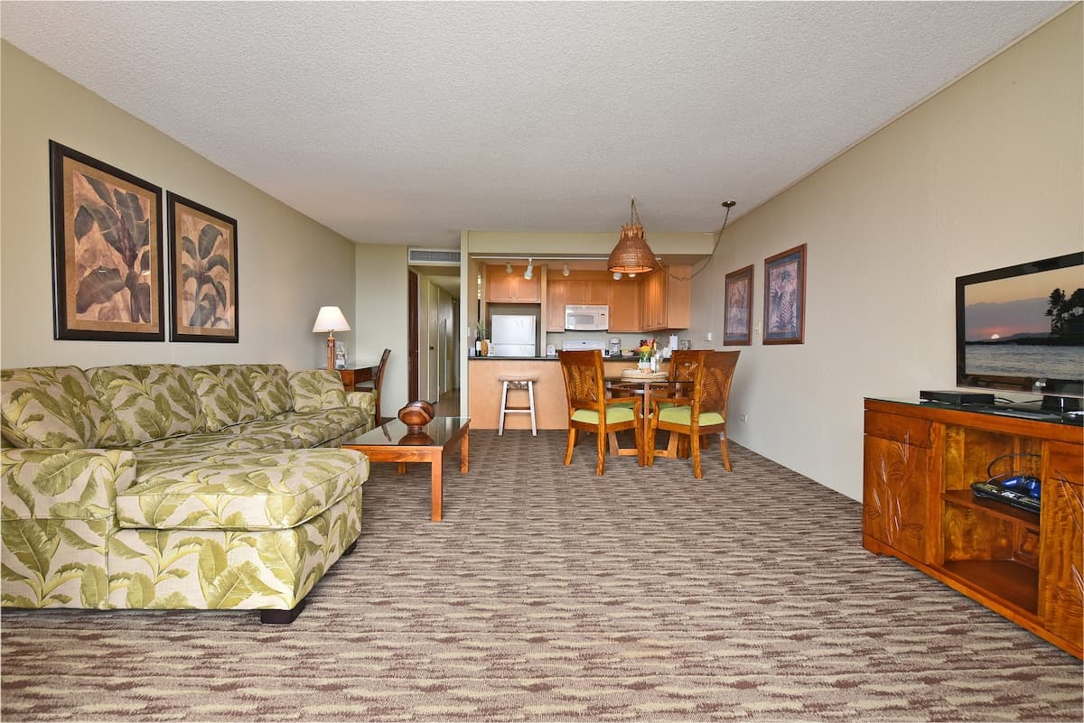 Condo in Lahaina · ★4.63 · 1 bedroom · 2 beds · 1 bath - Photo 5