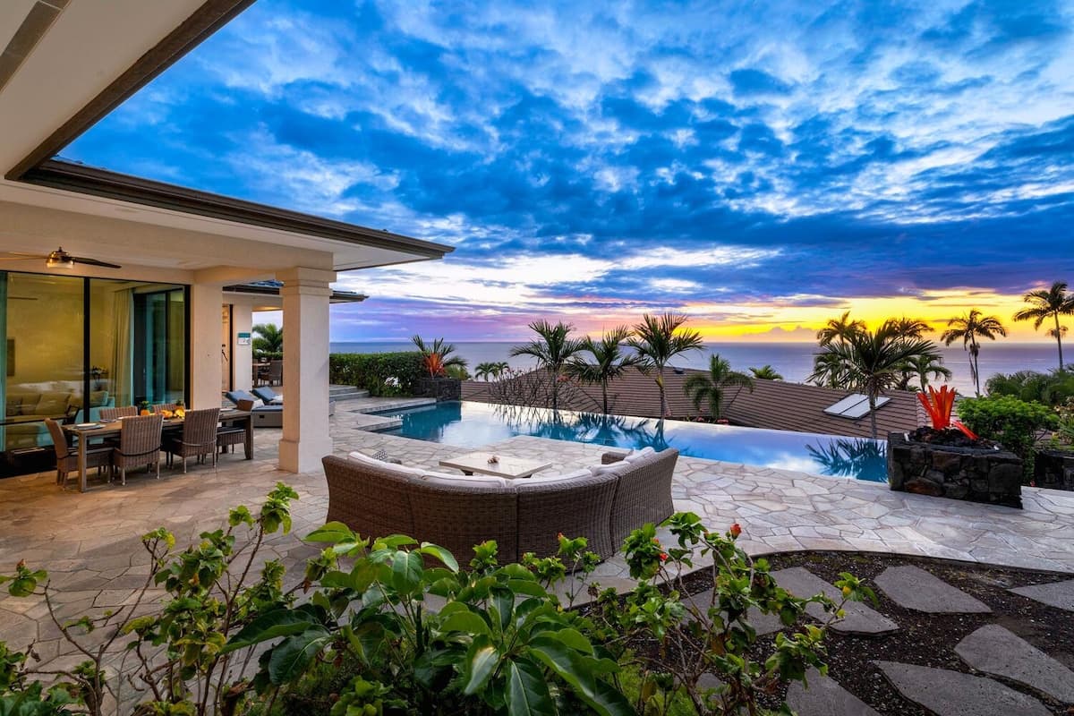 Home in Kailua-Kona · ★4.87 · 3 bedrooms · 8 beds · 3.5 baths - Photo 1