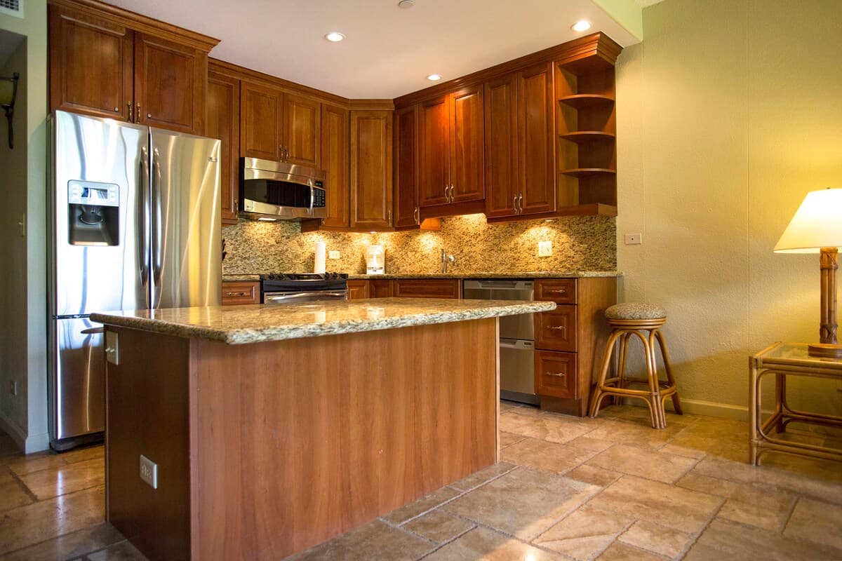 Condo in Lahaina · ★4.83 · 1 bedroom · 2 beds · 1 shared bath - Photo 5