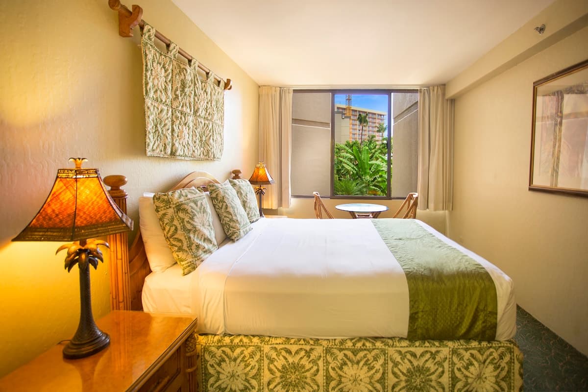 Condo in Kaanapali · ★4.58 · 2 bedrooms · 4 beds · 2 shared baths - Photo 3