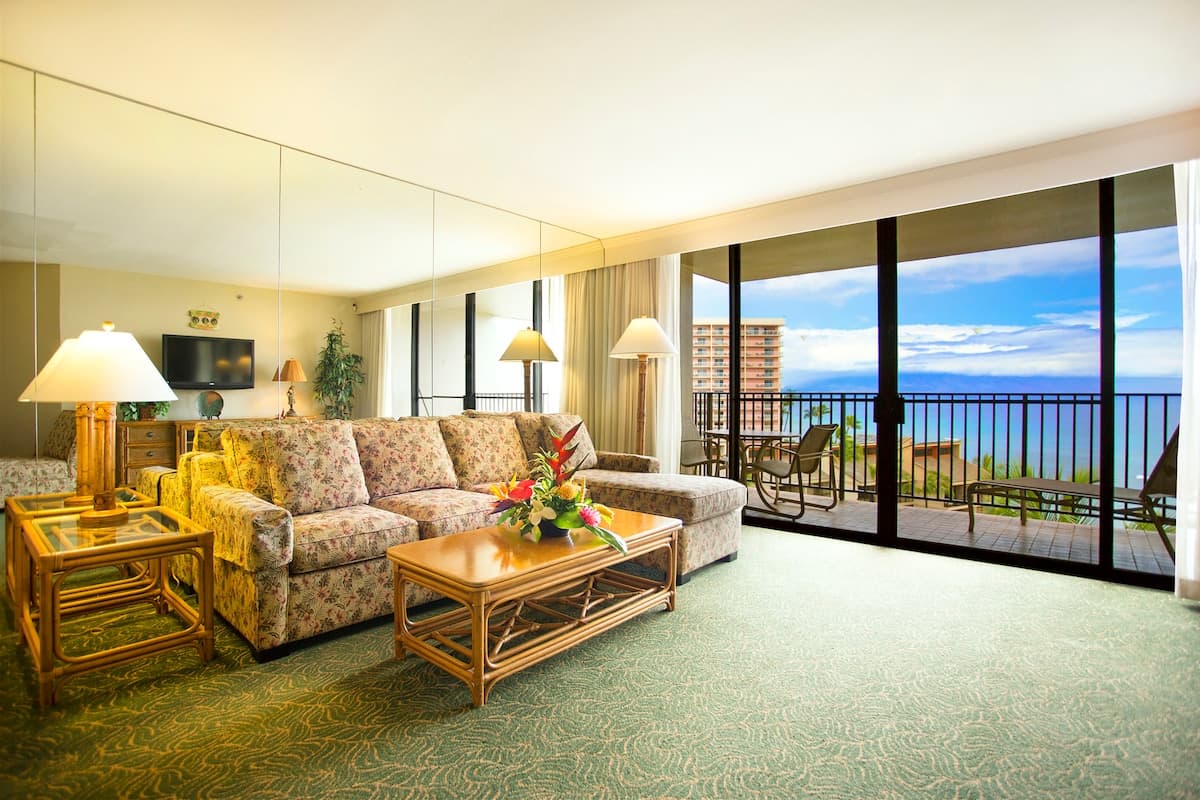 Condo in Lahaina · ★4.67 · 1 bedroom · 2 beds · 1 shared bath - Photo 3