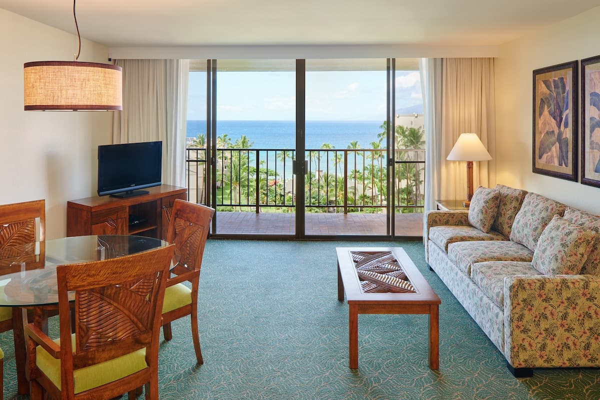 Condo in Lahaina · ★4.67 · 1 bedroom · 2 beds · 1 shared bath - Photo 1
