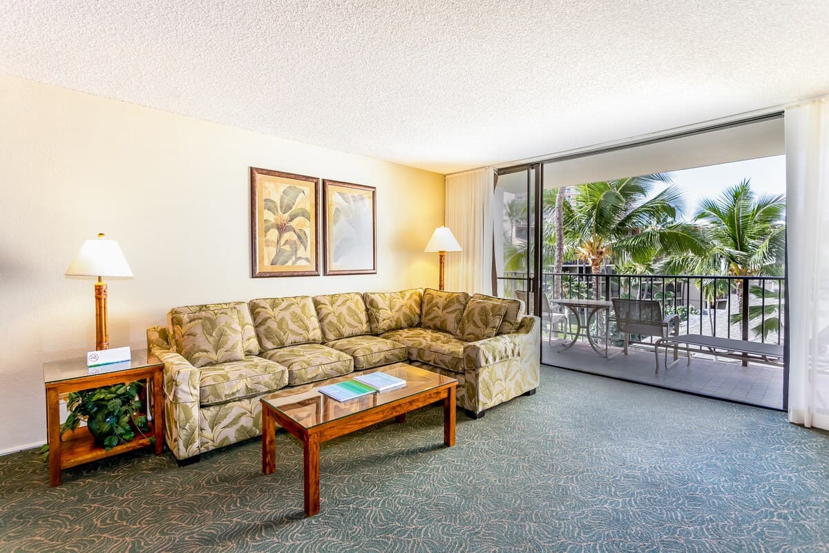 Condo in Lahaina · ★4.71 · 1 bedroom · 2 beds · 1 shared bath - Photo 2