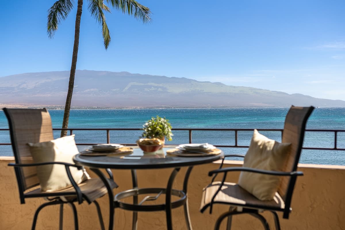 Condo in Wailuku · ★4.9 · 1 bedroom · 2 beds · 1 bath - Photo 1