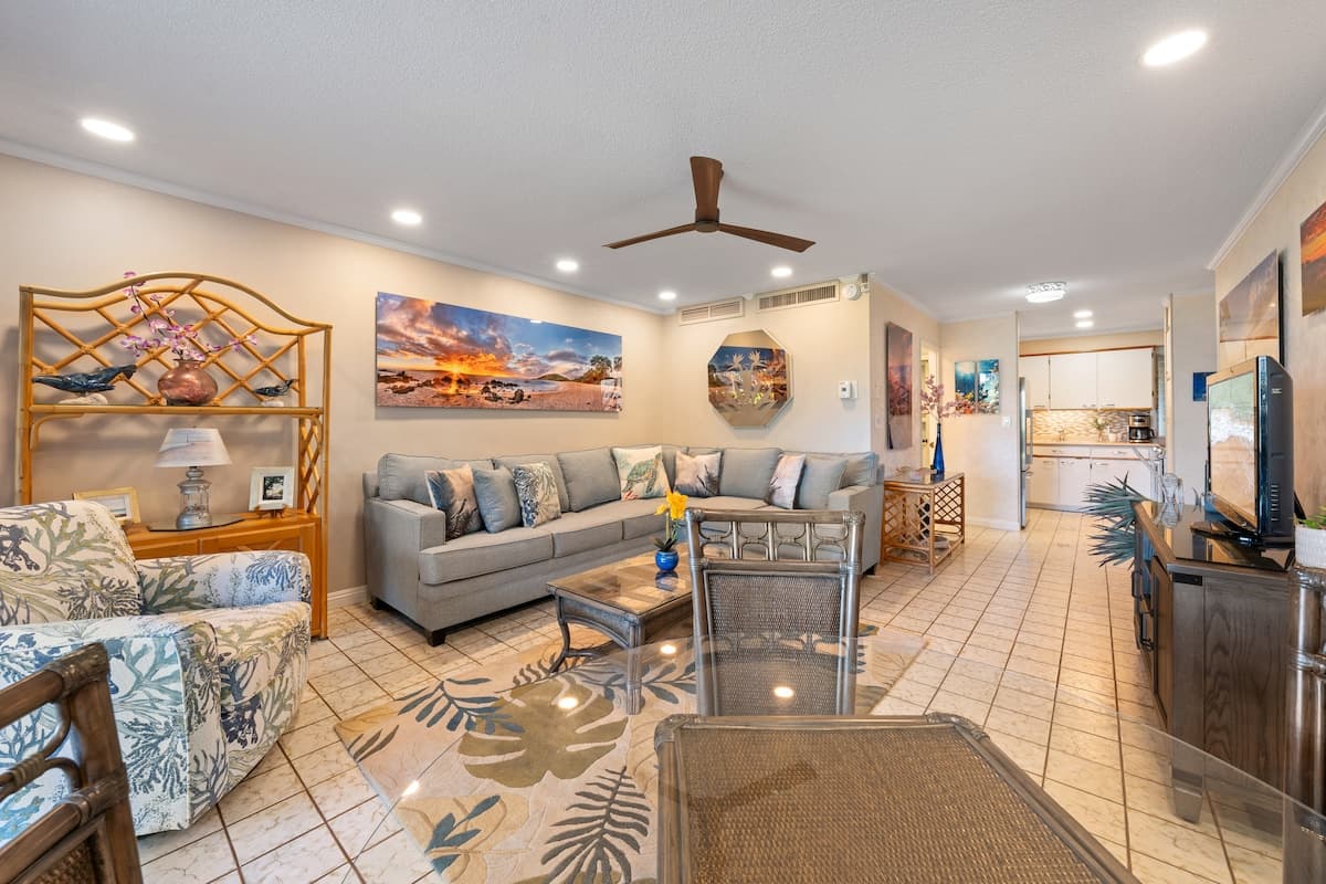 Condo in Lahaina · ★4.54 · 1 bedroom · 3 beds · 2 baths - Photo 5