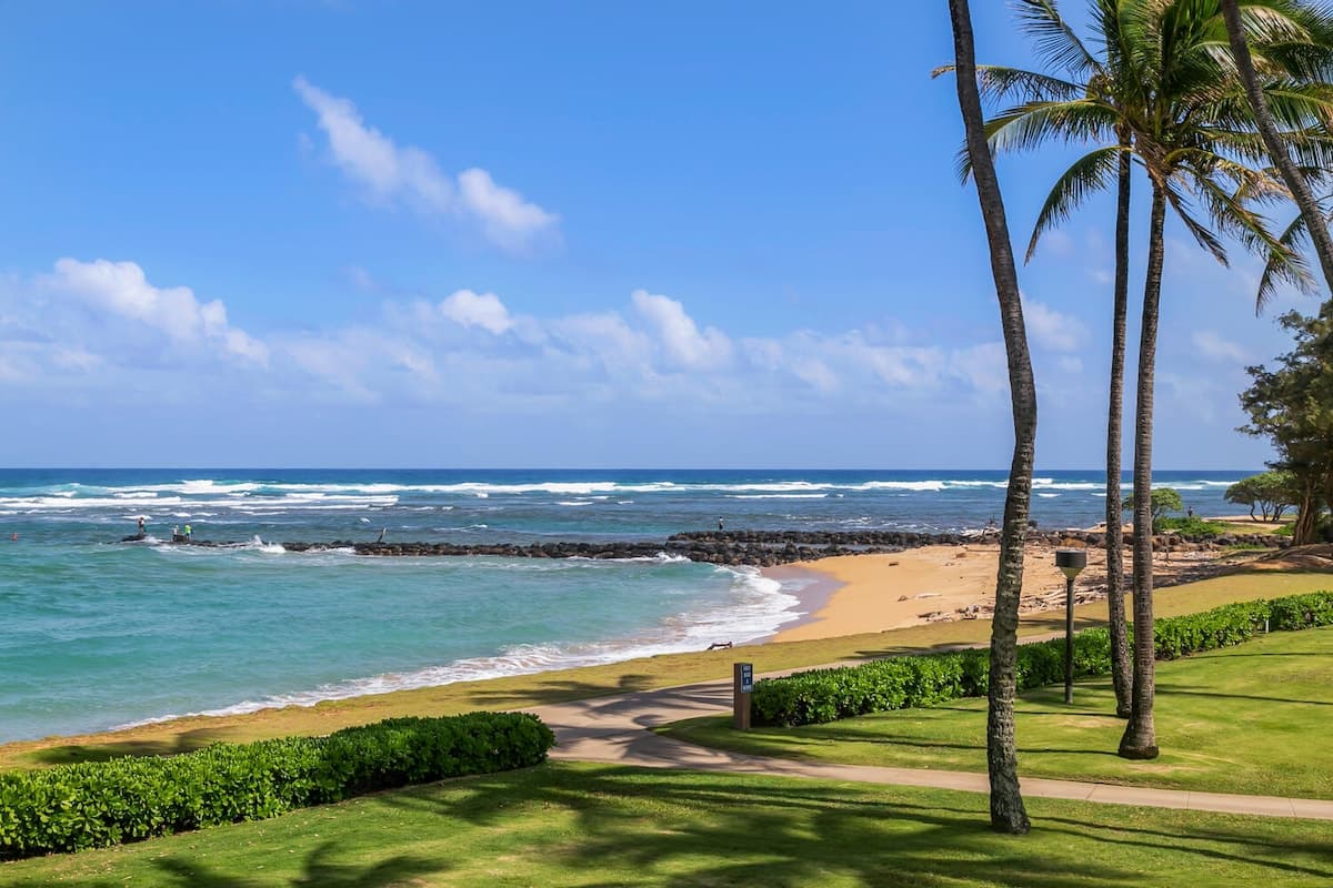 Condo in Kapaa · ★4.84 · 2 bedrooms · 4 beds · 2 private baths - Photo 4