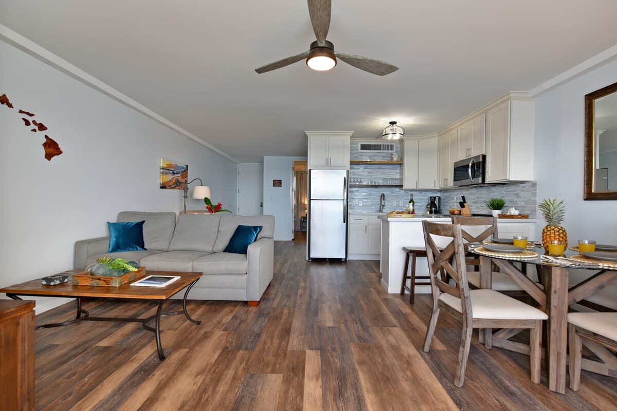 Condo in Lahaina · ★4.66 · 1 bedroom · 2 beds · 1 bath - Photo 4