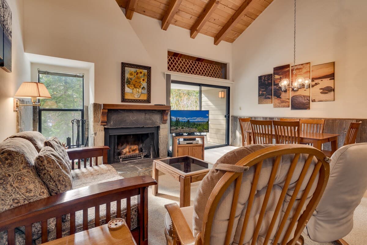 Carnelian Woods Townhome with Stone Fireplace - Photo 2