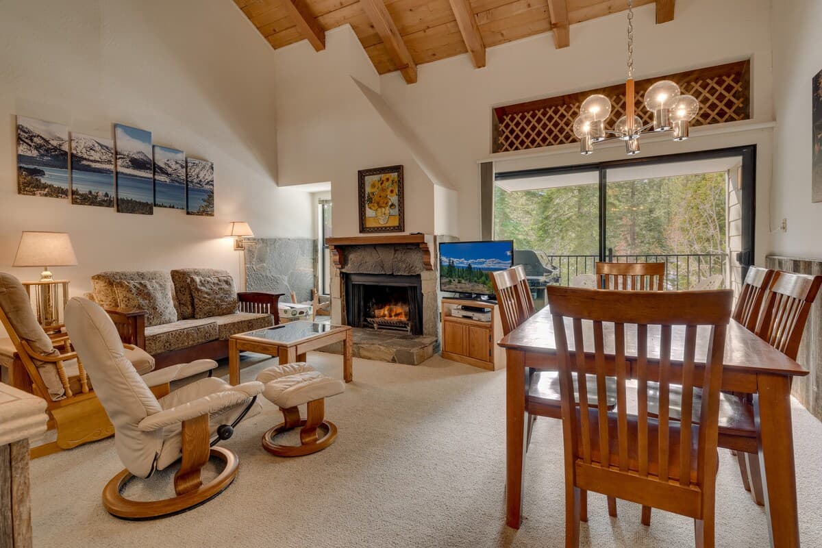 Carnelian Woods Townhome with Stone Fireplace - Photo 1
