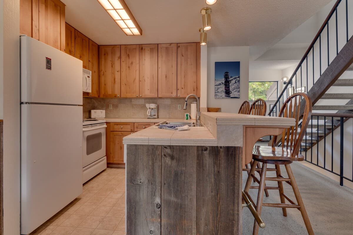 Carnelian Woods Townhome with Stone Fireplace - Photo 5