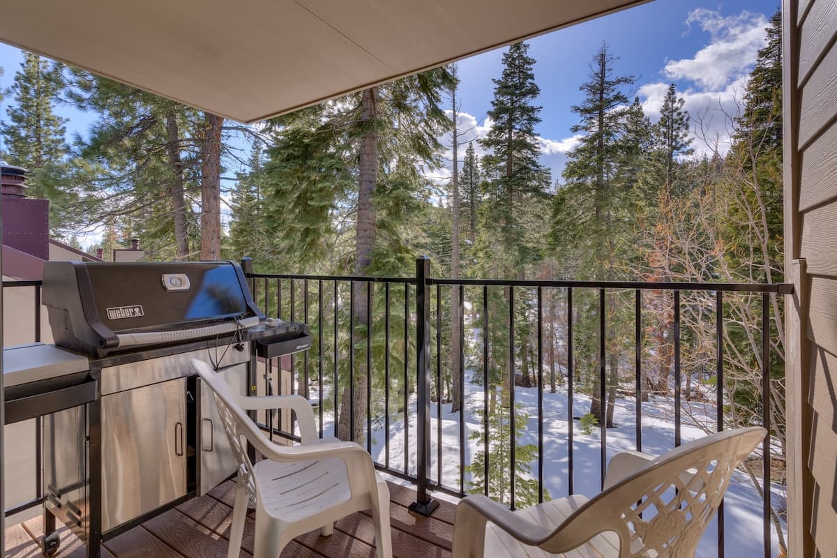 Carnelian Woods Townhome with Stone Fireplace - Photo 4