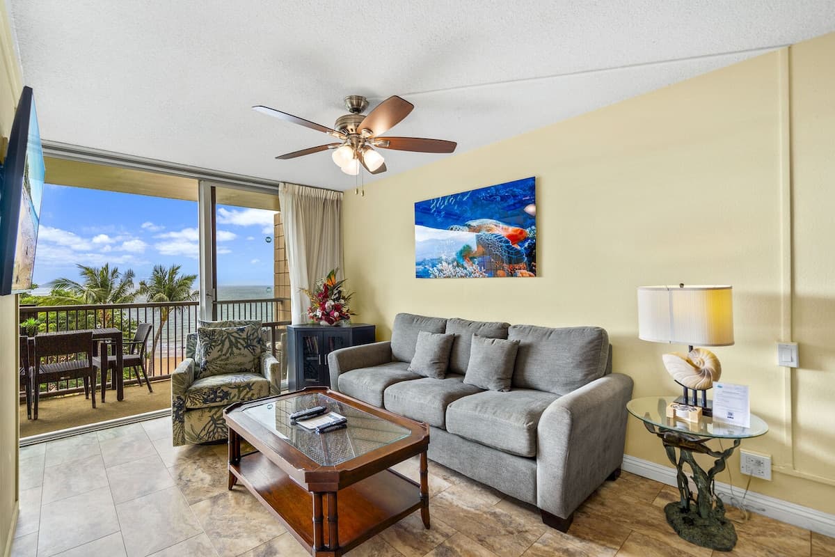 Condo in Kihei · ★4.92 · 2 bedrooms · 2 beds · 2 baths - Photo 2