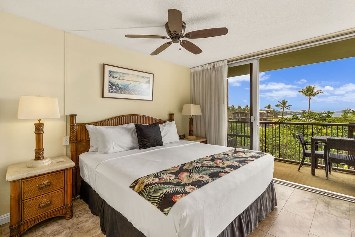 Condo in Kihei · ★4.92 · 2 bedrooms · 2 beds · 2 baths - Photo 3