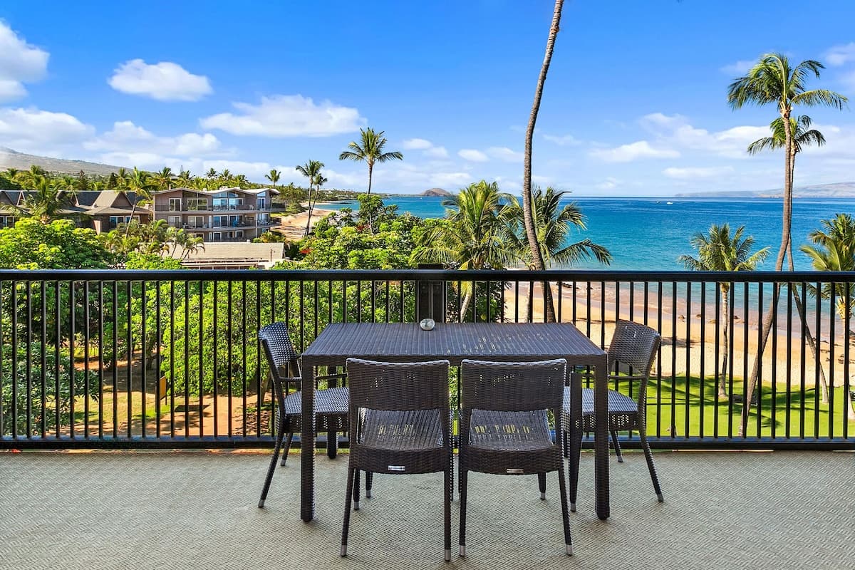 Condo in Kihei · ★4.92 · 2 bedrooms · 2 beds · 2 baths - Photo 1