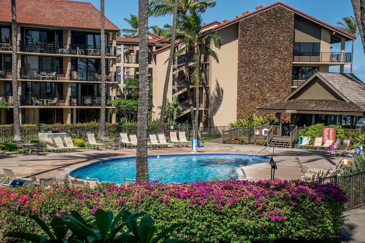 Condo in Lahaina · ★4.7 · 3 bedrooms · 4 beds · 2 baths - Photo 5