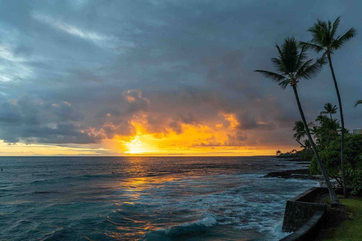 Condo in Kailua-Kona · ★4.89 · 2 bedrooms · 4 beds · 2 baths - Photo 5
