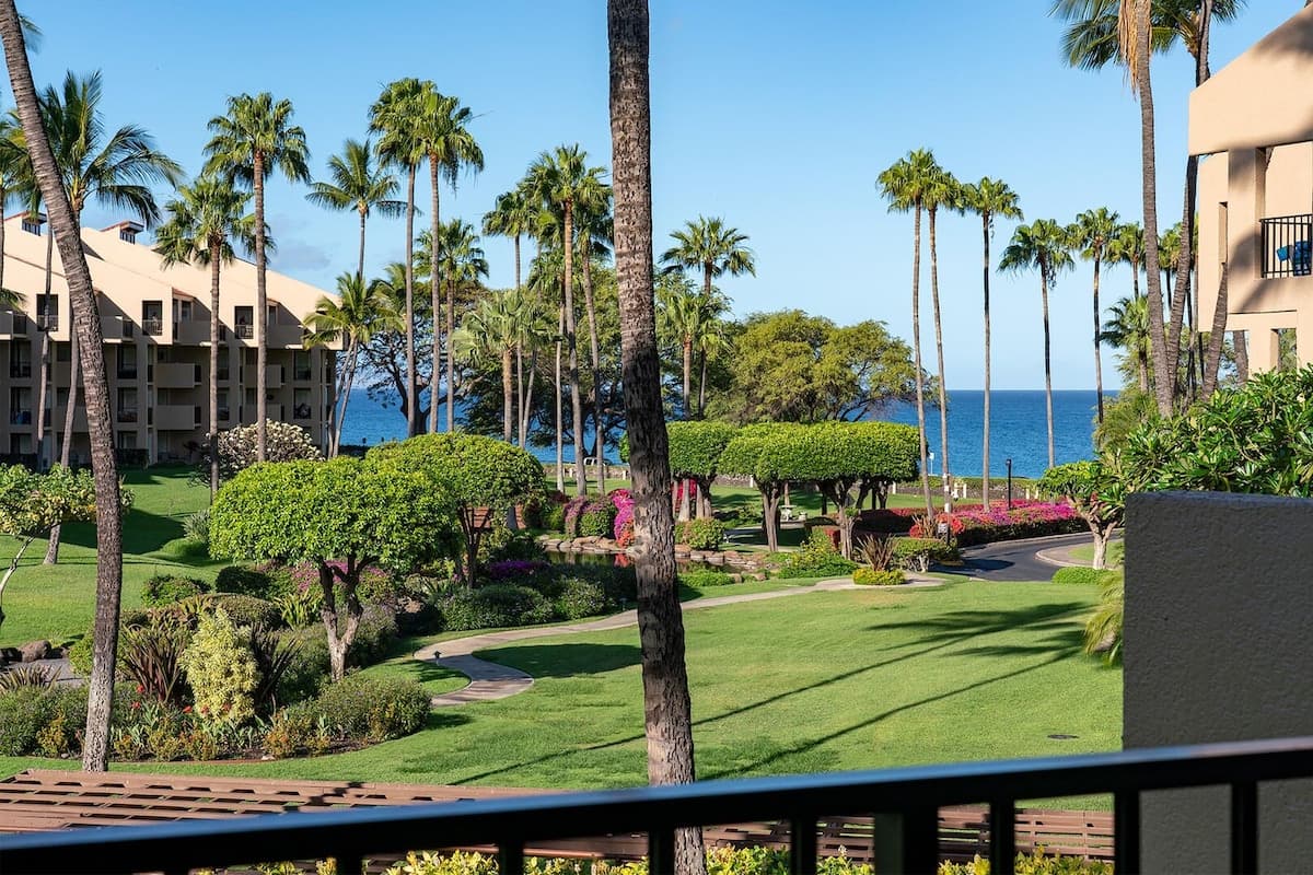 Condo in Kihei · ★4.92 · 1 bedroom · 2 beds · 2 private baths - Photo 5