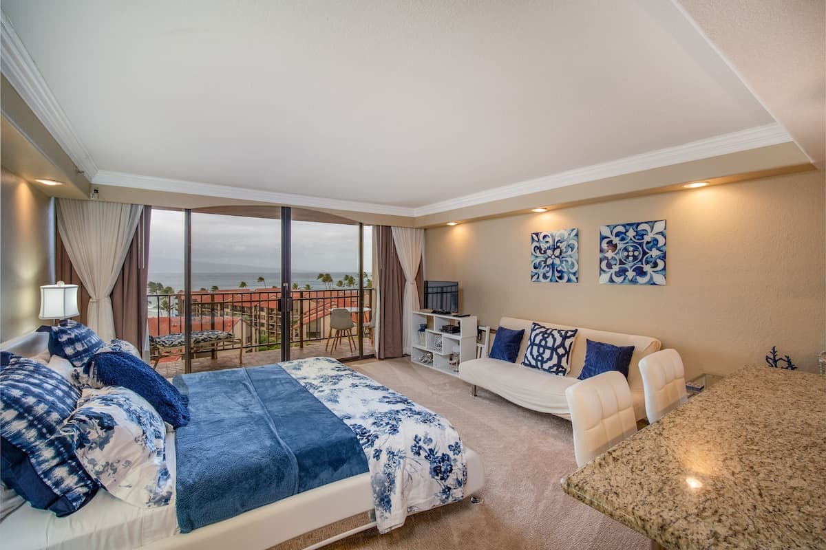 Spacious Penthouse Studio w/ Pool - KS 942 - Photo 5