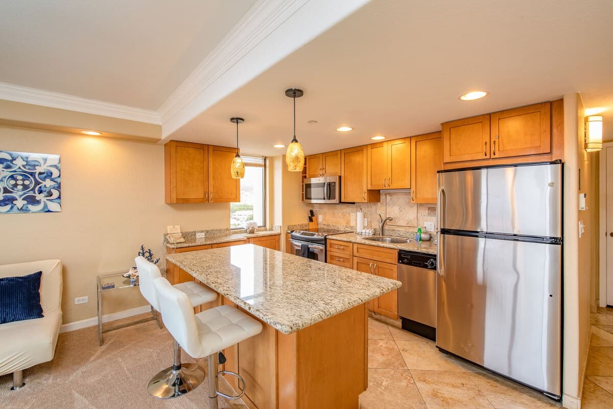 Spacious Penthouse Studio w/ Pool - KS 942 - Photo 1