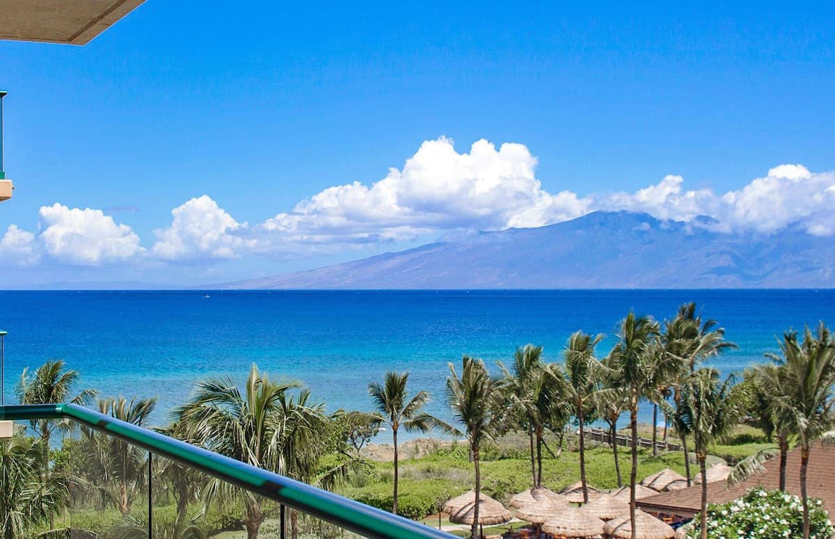Condo in Lahaina · ★5.0 · 2 bedrooms · 3 beds · 2 baths - Photo 4