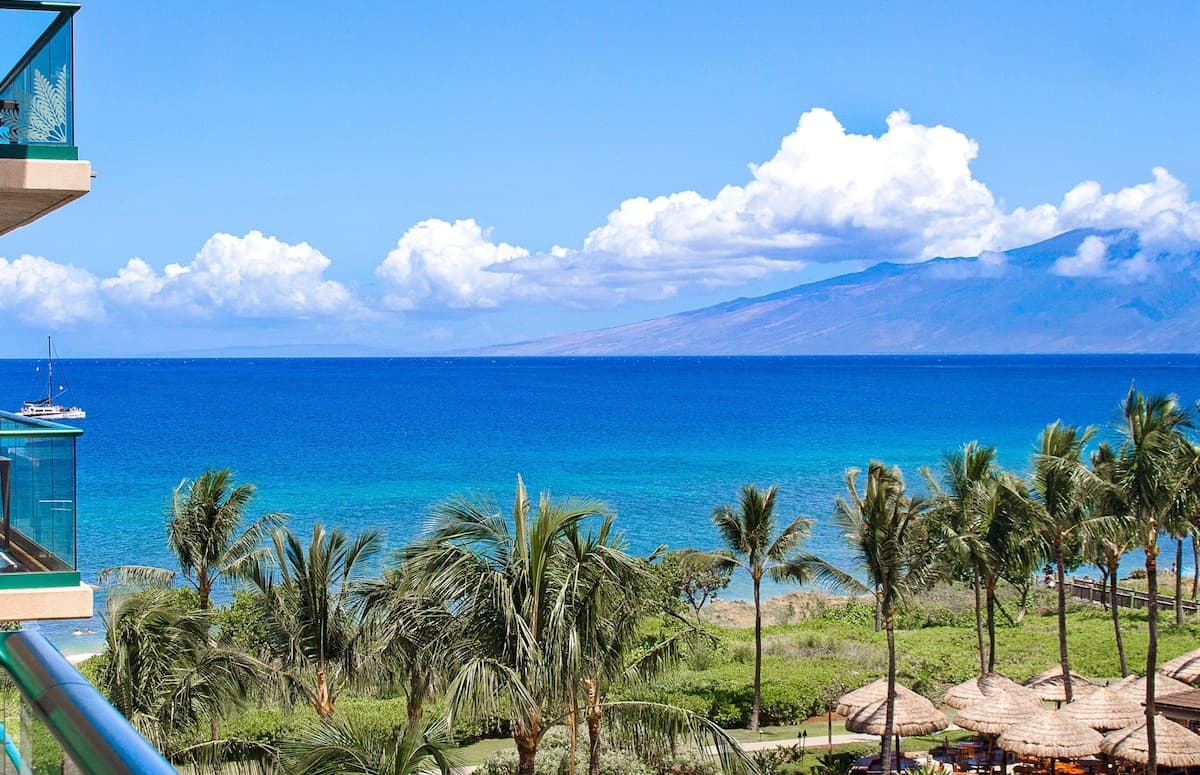 Condo in Lahaina · ★5.0 · 2 bedrooms · 3 beds · 2 baths - Photo 2