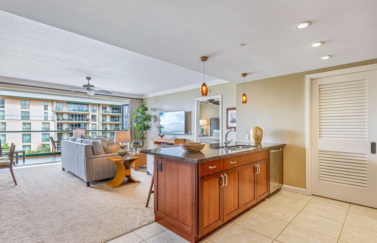 Condo in Lahaina · ★5.0 · 2 bedrooms · 3 beds · 2 baths - Photo 5