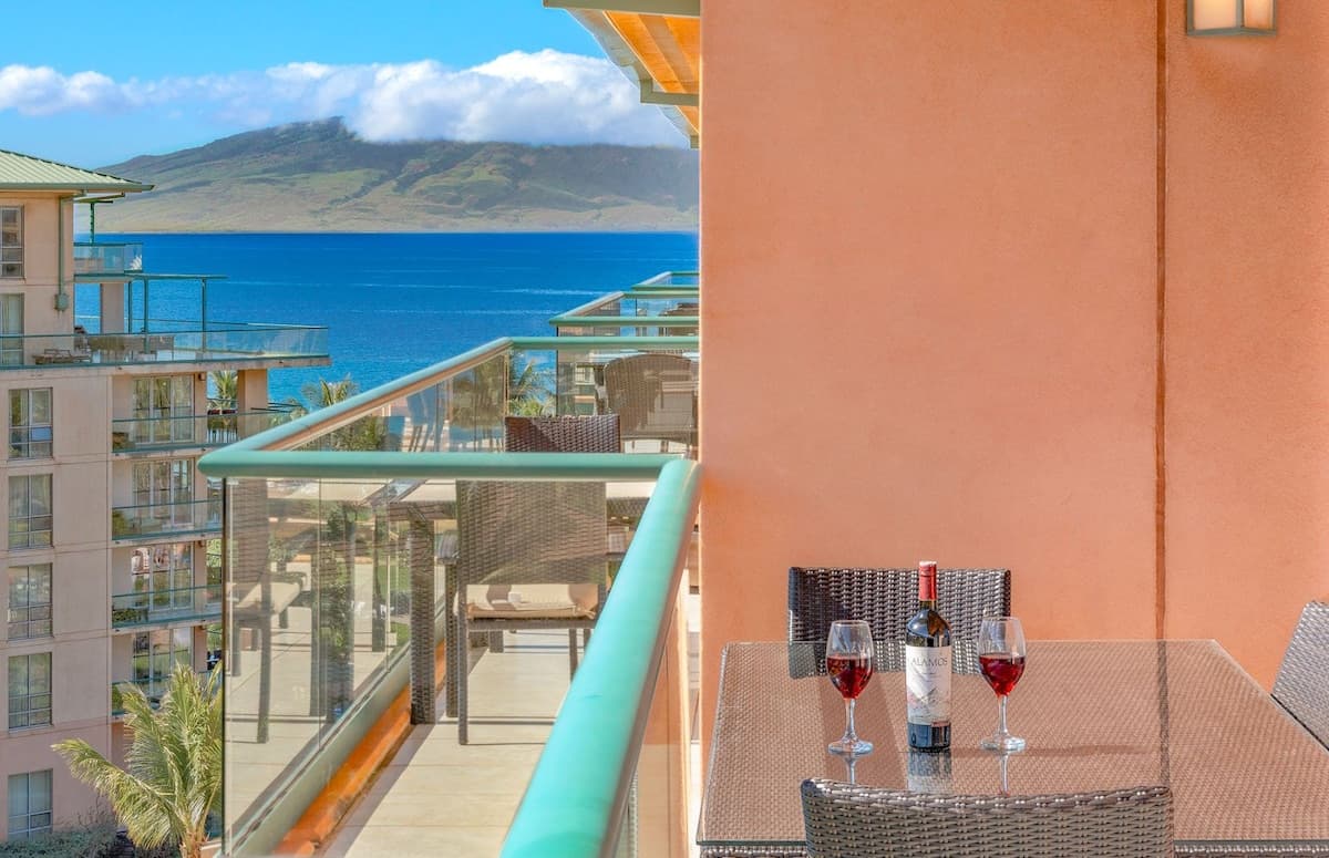 Condo in Lahaina · ★5.0 · 1 bedroom · 2 beds · 1 bath - Photo 3