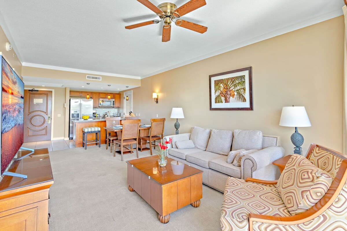 Condo in Lahaina · ★5.0 · 1 bedroom · 2 beds · 1 bath - Photo 4